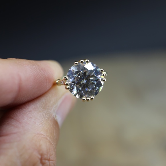 Edwardian Era Ring 7 Carat Round Brilliant Lab-Grown Diamond in Yellow Gold - Picture 6 of 7